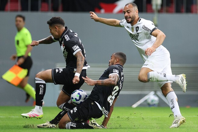 Màn so tài kịch tính Vasco Gama vs Botafogo (RJ)
